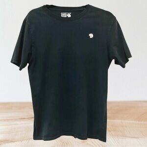 Mountain Hardwear Navy Short Sleeve Tee. Size Medium